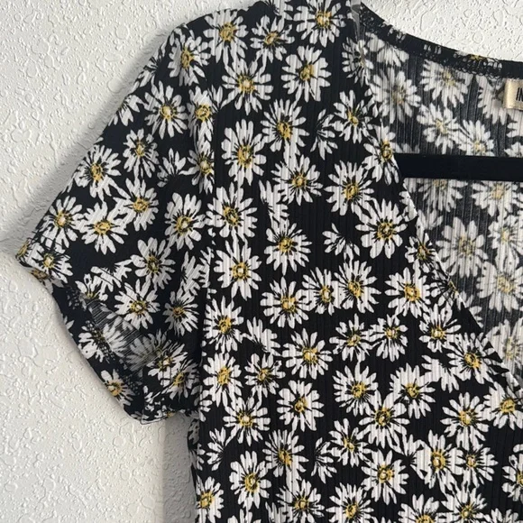 Inspired Hearts Black and White Daisy Bodysuit - Picture 4 of 4